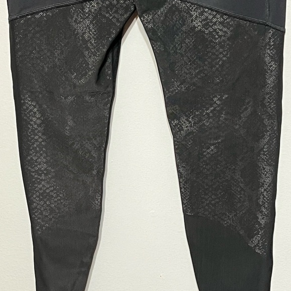 Athleta Stay Fly Reflective 7/8 Tights M Black High-Performance Workout Leggings - Picture 10 of 13